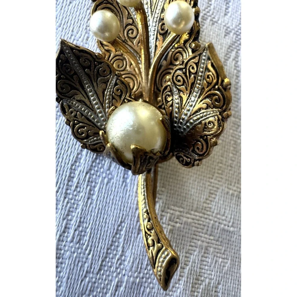 Vintage Spain Gold Tone Ornate Filigree‎ Faux Pearl Brooch